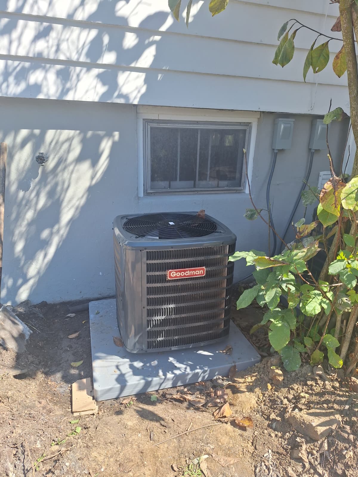 Condensador exterior instalado